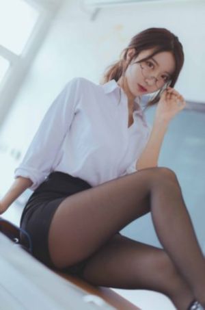 厨房娇妻被朋友胯下挺进